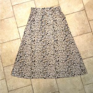 Svaha book skirt
